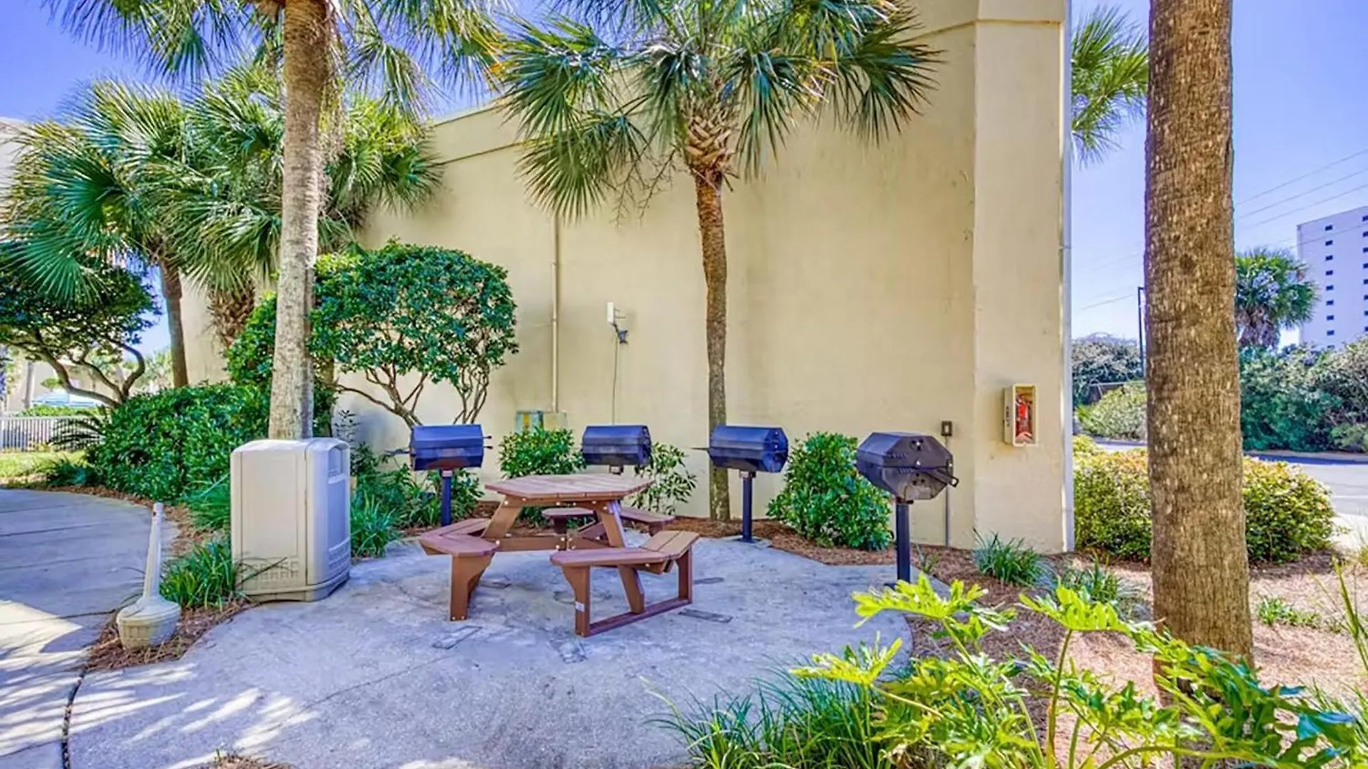 Silver Dunes A200- The Hidden Emerald Destin